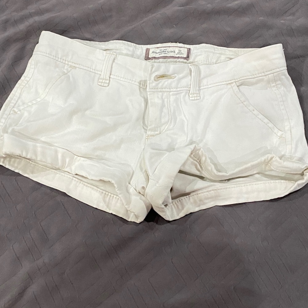 White Abercrombie and Fitch shorts size 00